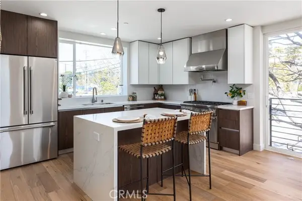 2822 Rowena, Los Angeles, CA 90039