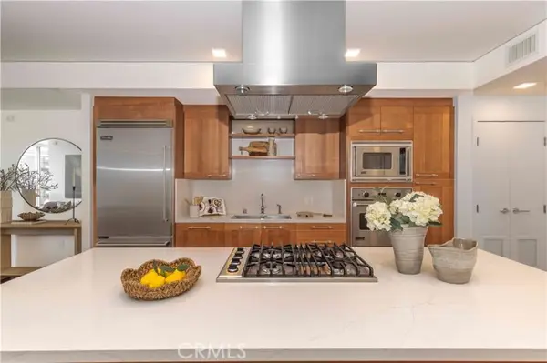 9 MacArthur Place  #404, Santa Ana, CA 92707