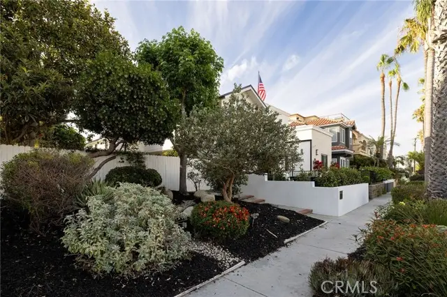 207 21st, Huntington Beach, CA 92648 - #3