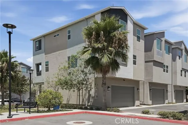 916 E 3RD ST, Santa Ana, CA 92701 - #2