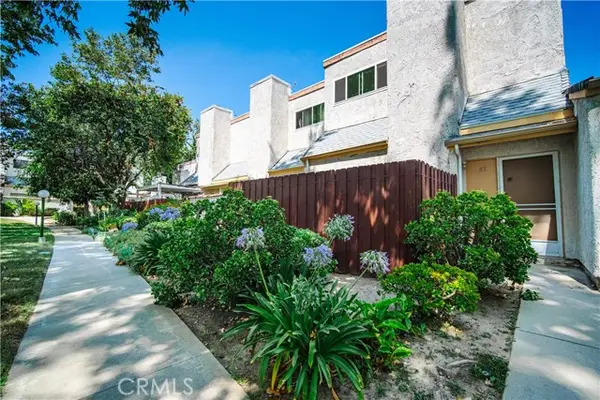 8851 Independence Avenue  #APT 33, Canoga Park, CA 91304
