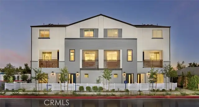 1304 W Oak Crest Paseo, Ontario, CA 91762 - #1