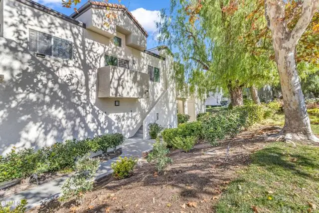 21334 Nandina Lane  #204, Newhall, CA 91321 - Image #2