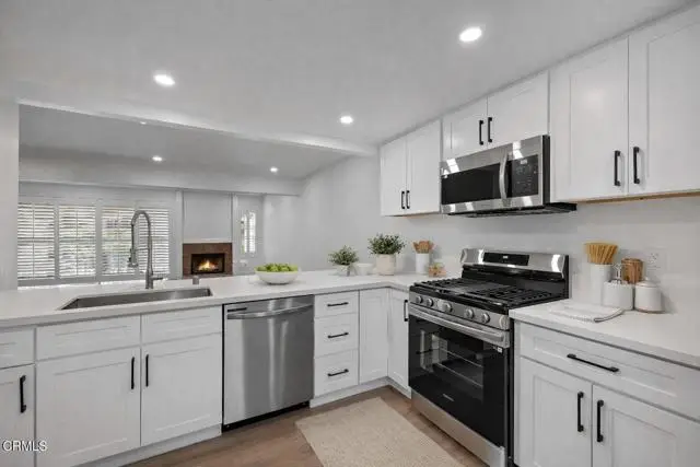 5720 Owensmouth Avenue  #125, Woodland Hills, CA 91367 - Image #3