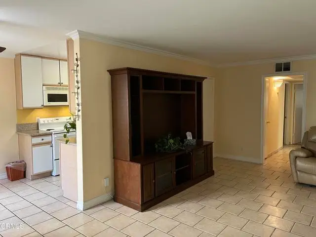 121 Sinclair Avenue  #107, Glendale, CA 91206 - #2