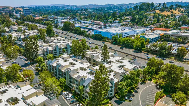 5500 Owensmouth Avenue  #104, Woodland Hills, CA 91367 - #3