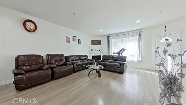 18347 Saticoy, Reseda, CA 91335 - Image #1