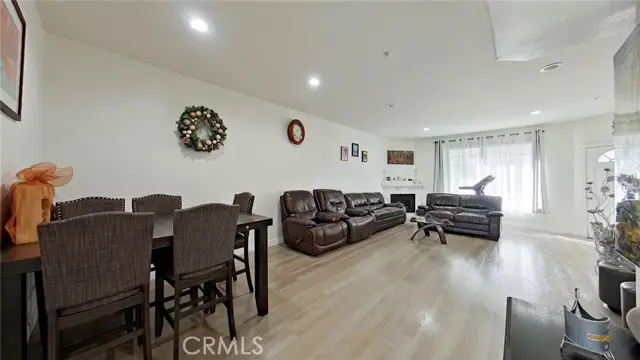 18347 Saticoy, Reseda, CA 91335 - Image #2