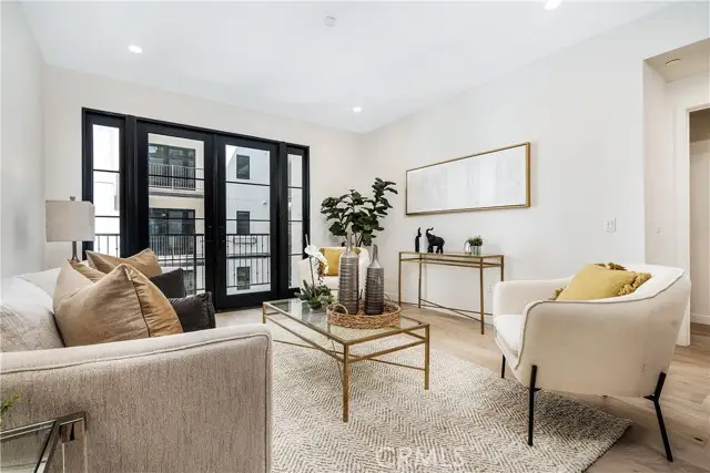 1333 Orange Grove Avenue  #401, Los Angeles, CA 90019 - #2