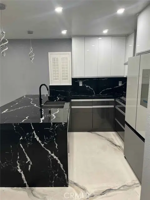 2015 Mountain, Ontario, CA 91762 - #1