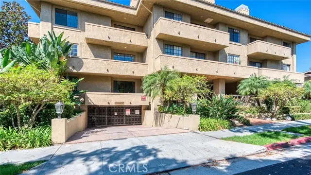 221 Oak Knoll Avenue  #202, Pasadena, CA 91101 - #1