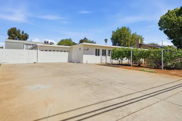 2152 Oak Hill Drive, Escondido, CA 92027 - #2