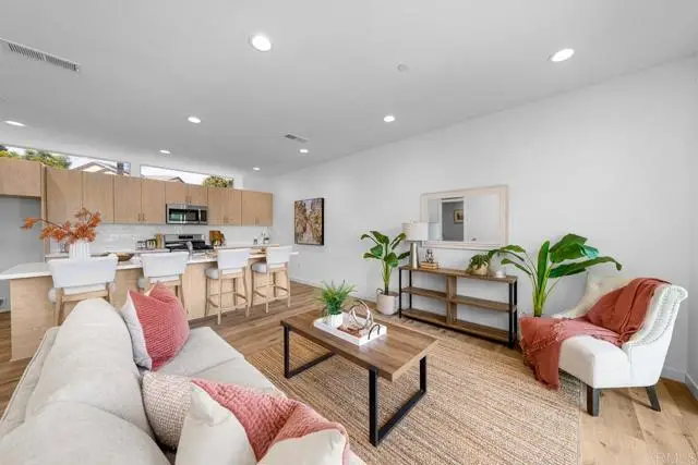 2250 Calle Chanate, San Diego, CA 92139 - #1