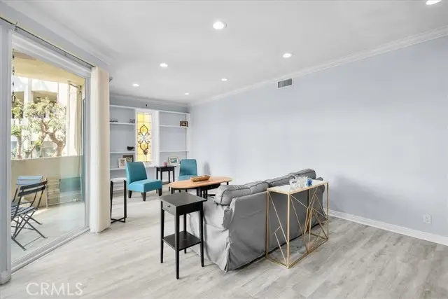 5216 Yarmouth Avenue  #106, Encino, CA 91316 - Image #3