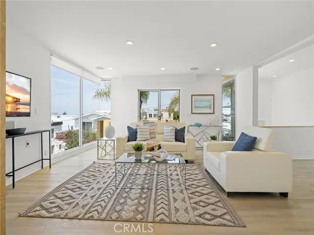 702 10th, Hermosa Beach, CA 90254 - #1