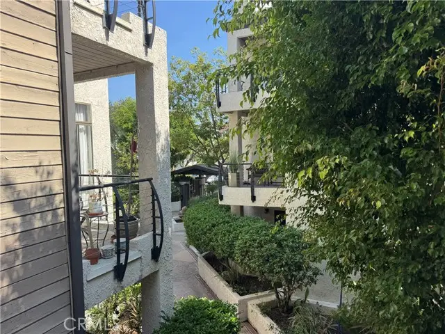 437 Palm Avenue  #207, Burbank, CA 91501 - #3