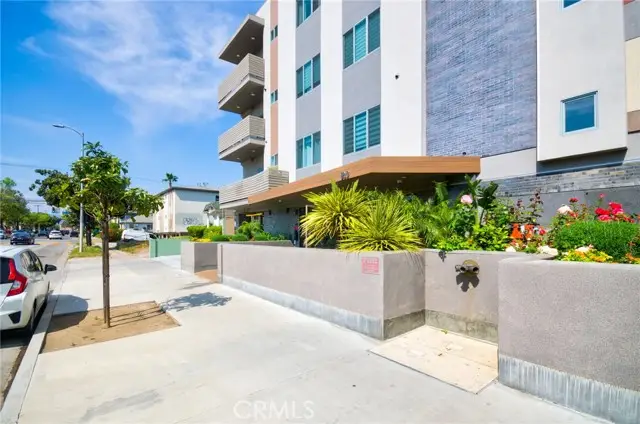 820 Wilton Place  #304, Los Angeles, CA 90005 - Image #3