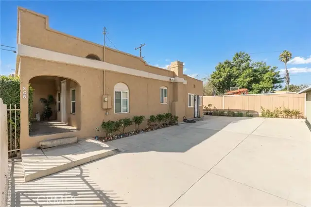 926 Pine, Santa Ana, CA 92701 - #2