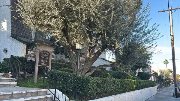 18360 Collins Street  #E, Tarzana, CA 91356