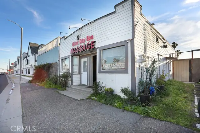 17181 Pacific Coast, Huntington Beach, CA 92649 - #2