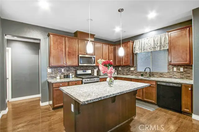 17582 Comfrey, San Bernardino, CA 92407 - #2
