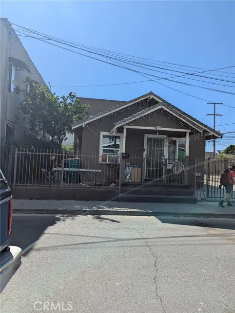 926 11th, Long Beach, CA 90813