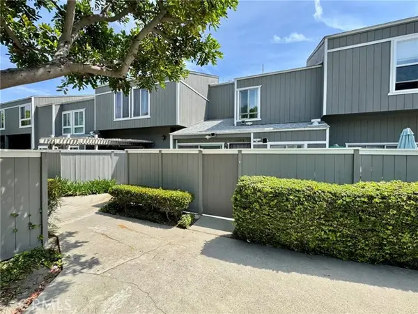 2910 Greenville  #H, Santa Ana, CA 92704