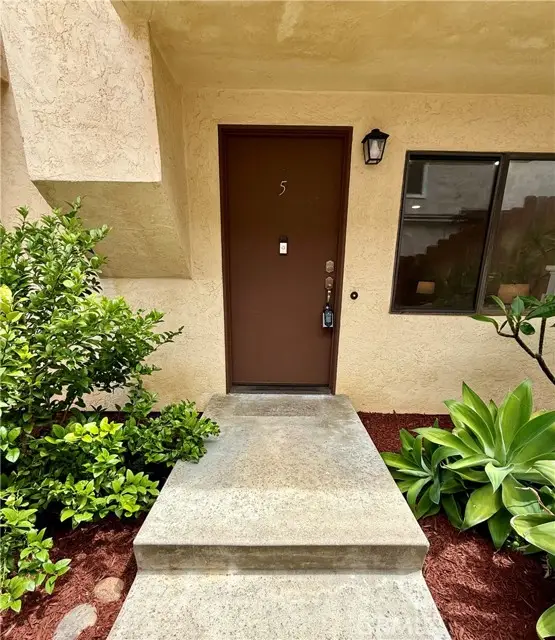 2061 Chatsworth  #5, San Diego, CA 92107