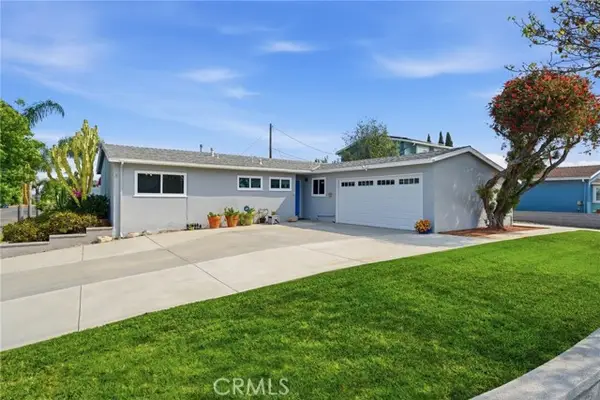 956 W Wilson St, Costa Mesa, CA 92627