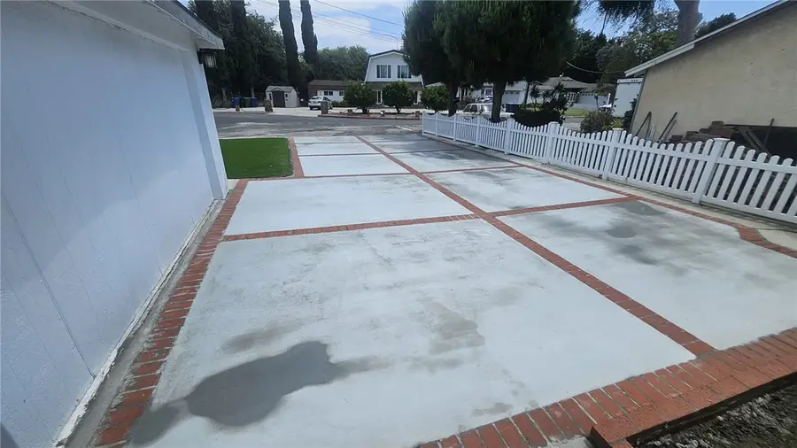 5651 Radford Avenue, Valley Village, CA 91607 - #3
