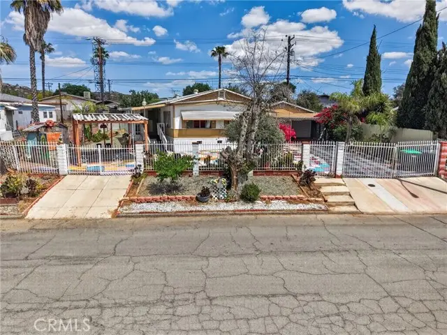 339 Altura Dr., Perris, CA 92570 - #2