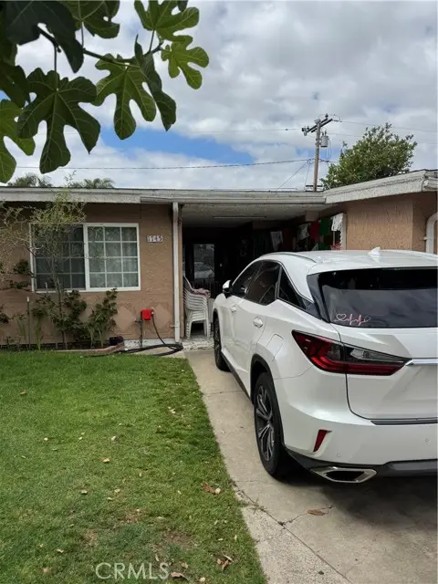 1745 Raymar, Santa Ana, CA 92703