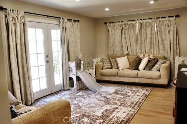 1049 Pine  #c, Upland, CA 91786 - #3