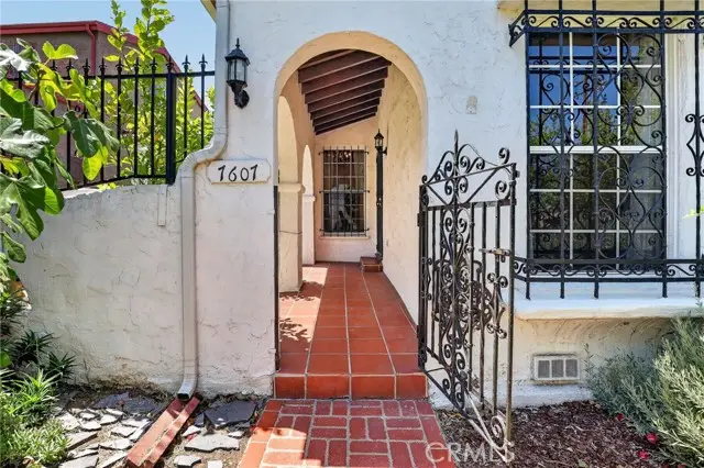 7607 8th Avenue, Los Angeles, CA 90043 - #3