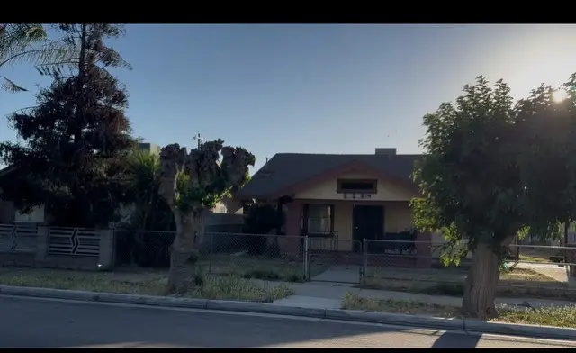 1307 M, Bakersfield, CA 93301 - #1