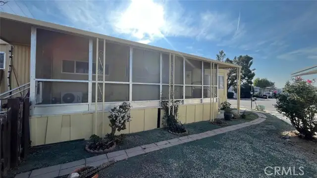 36 ROUND TABLE DR  #36, Riverside, CA 92507 - #3