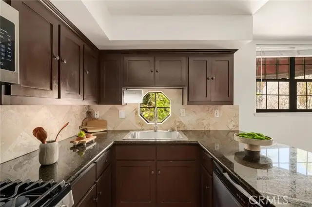 698 Berendo  #206, Los Angeles, CA 90005 - #3