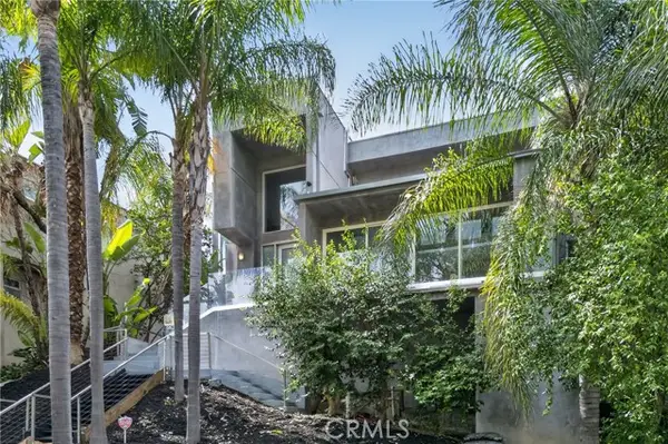 21530 Yucatan Avenue, Woodland Hills, CA 91364