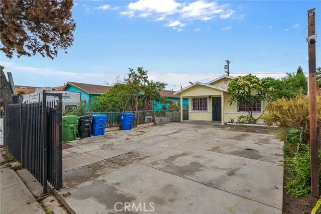 11513 San Pedro, Los Angeles, CA 90061 - #1