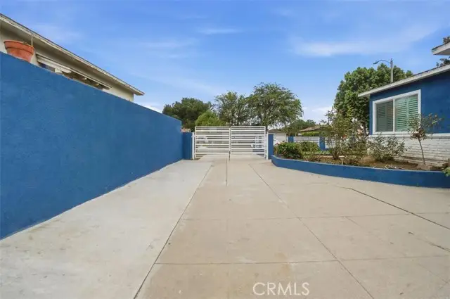 13827 Fairlock Ave, Paramount, CA 90723 - #3