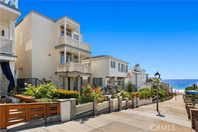220 20th Street, Manhattan Beach, CA 90266 - #2
