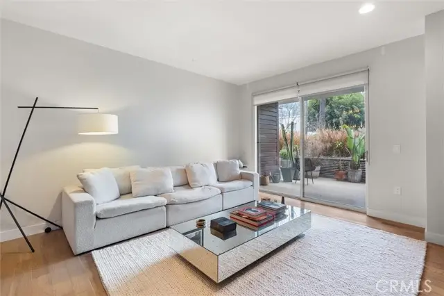 6001 Carlton Way  #102, Los Angeles, CA 90028 - Image #1