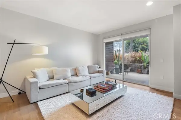 6001 Carlton Way  #102, Los Angeles, CA 90028