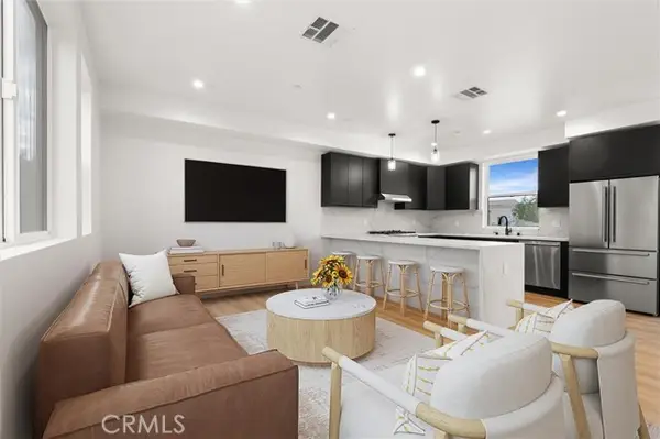 11408 Calvert Street, North Hollywood, CA 91606