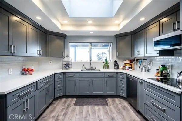 1995 Molino Avenue  #302, Signal Hill, CA 90755