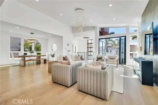 719 1st Place, Hermosa Beach, CA 90254 - #3