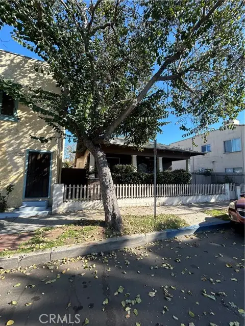 828 Maine, Long Beach, CA 90813