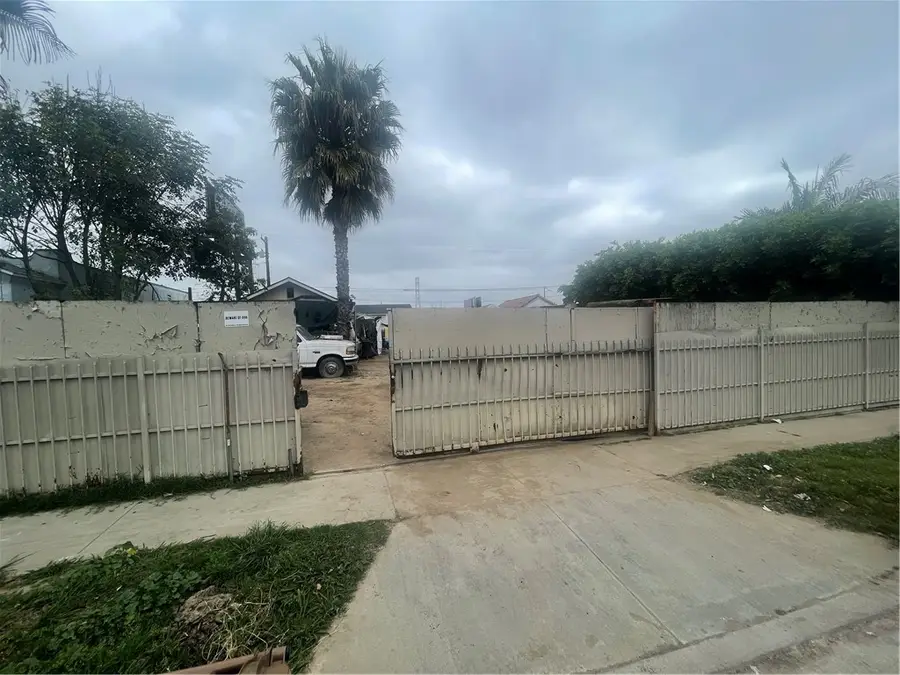 1143 101st, Los Angeles, CA 90044 - #3