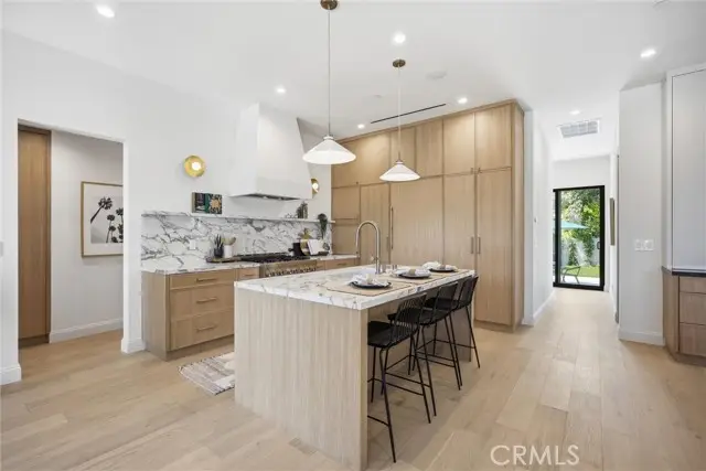 4221 Sunnyside Avenue, Los Angeles, CA 90066 - #3