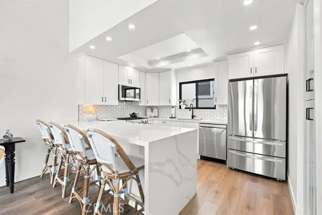 225 4th Street, Hermosa Beach, CA 90254 - #3